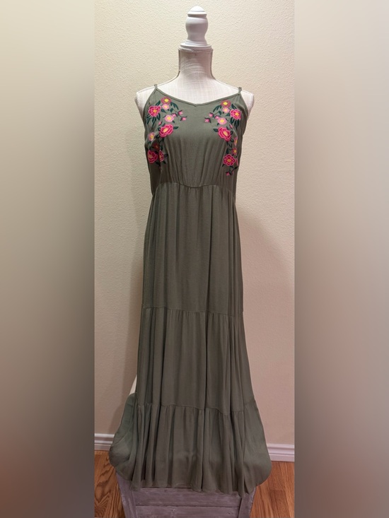 Umgee Dresses & Skirts - NWT UMGEE Olive Green Floral Embroidered Maxi Dress